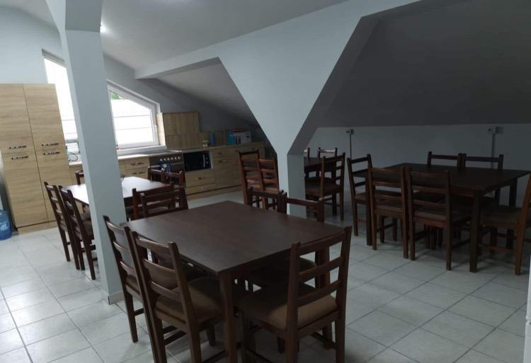 CAZARE MUNCITORI CU PARCARE SUPRAVEGHEATA