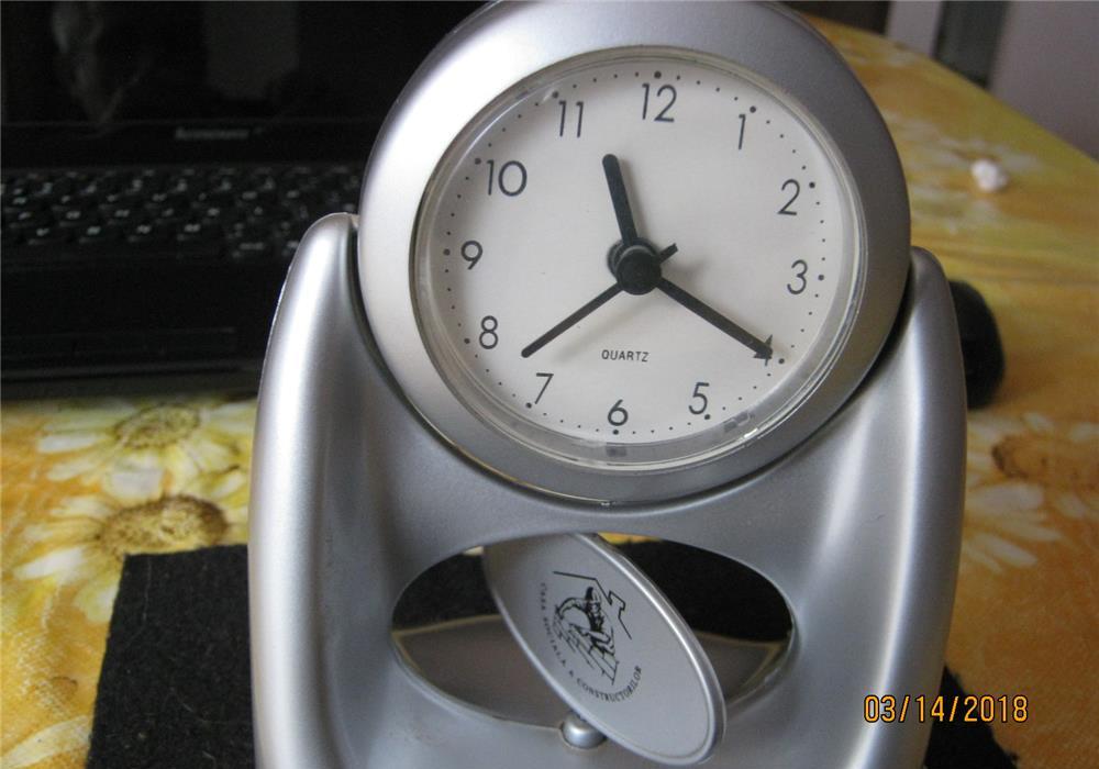 CEAS QUARTZ DE BIROU,CU MECANISM ROTIRE PERMANENTA,PRODUS NOU,FUNCTIONARE INDEPENDENTA 2 BATERII NOI