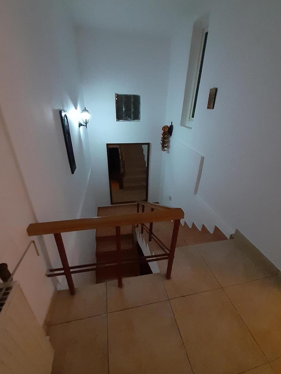 Central, 1 apartament in casa cu etaj