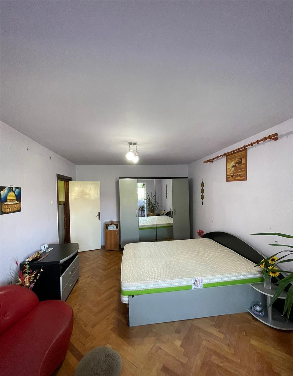 Centrala proprie, decomandat, acoperis