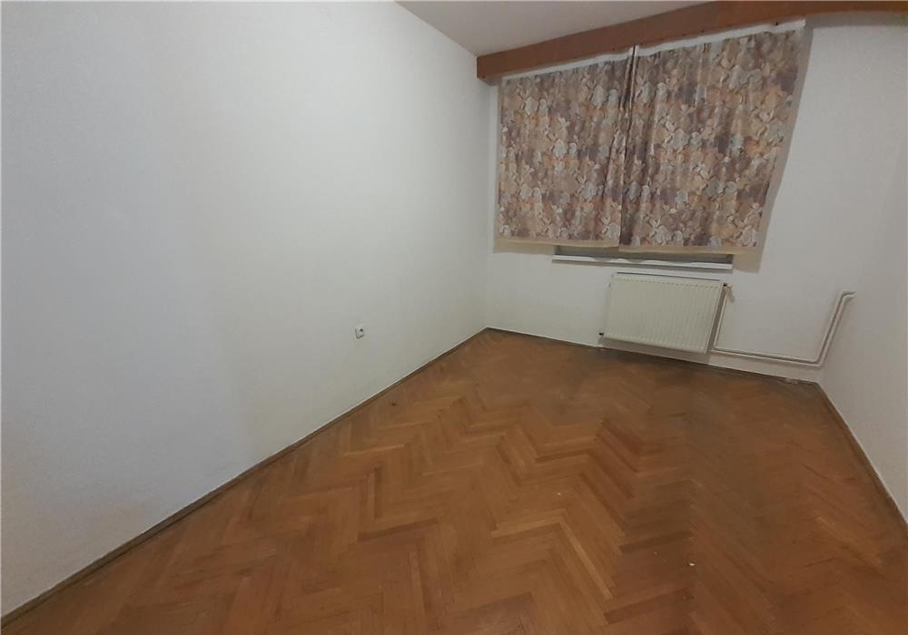 Centrala proprie, etaj 1, la 5 minute de UVT.