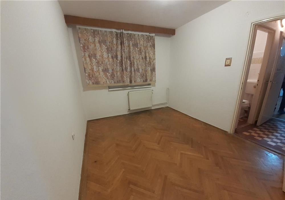 Centrala proprie, etaj 1, la 5 minute de UVT.