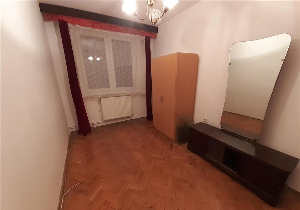 Centrala proprie, etaj 1, la 5 minute de UVT.