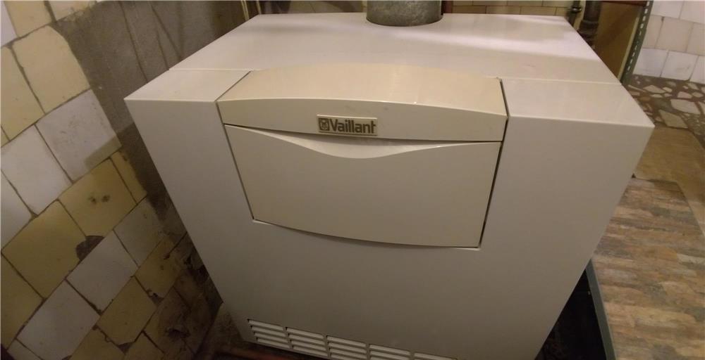 centrala termica(gaz)de podea vaillant atmovit vk 56 kw+2 pompe Wilo+vas expansiune 50 L-functionale