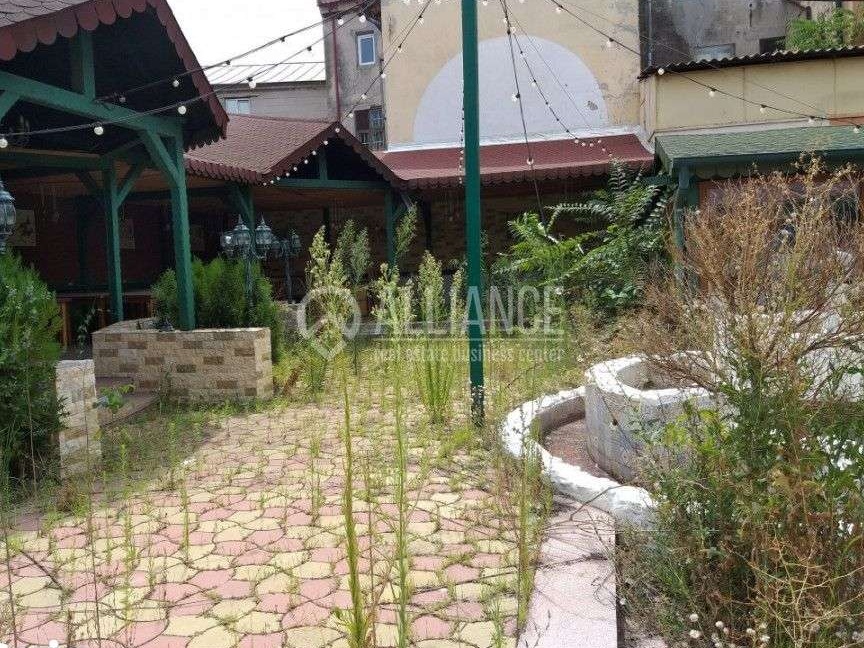 CENTRU LUPOAICA - Restaurant cu terasa generoasa si 4 garsoniere de lu