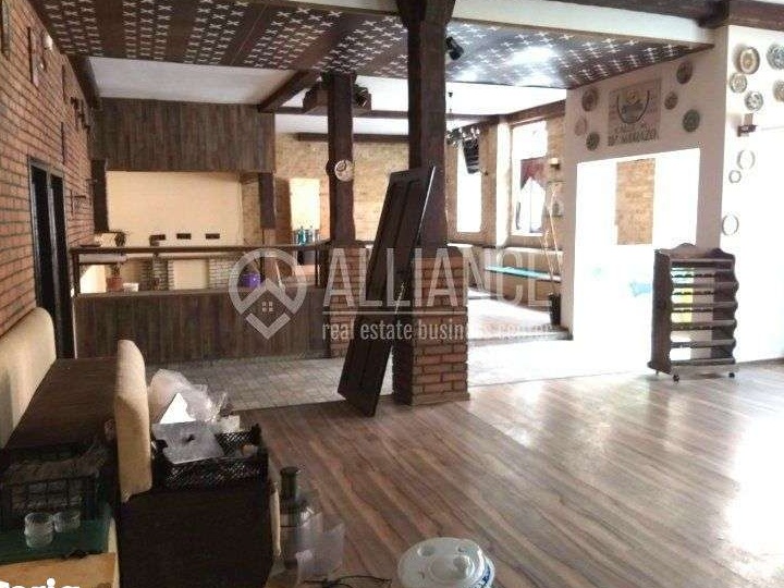 CENTRU LUPOAICA - Restaurant cu terasa generoasa si 4 garsoniere de lu
