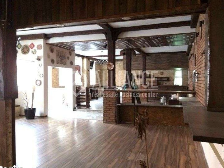 CENTRU LUPOAICA - Restaurant cu terasa generoasa si 4 garsoniere de lu