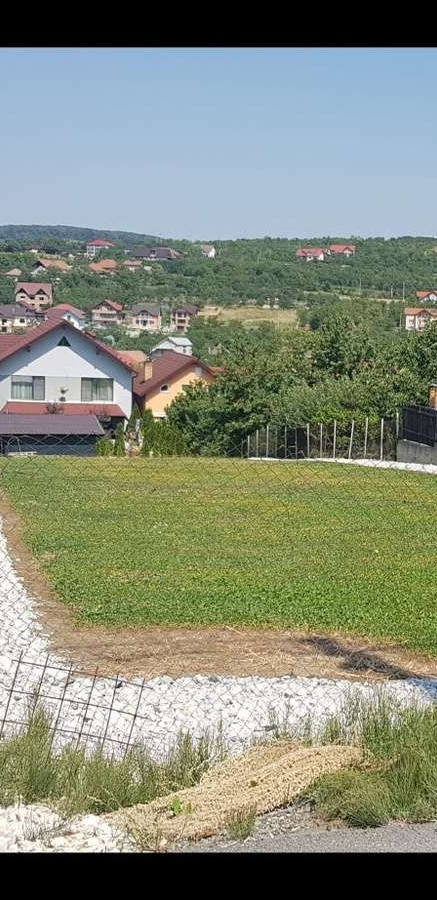 Chirie Teren 12 ari pe strada Crângului -drum asfaltat 1000lei/luna