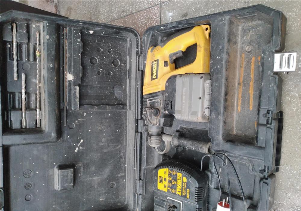 Ciocan rotopercutor pe baterii Dewalt