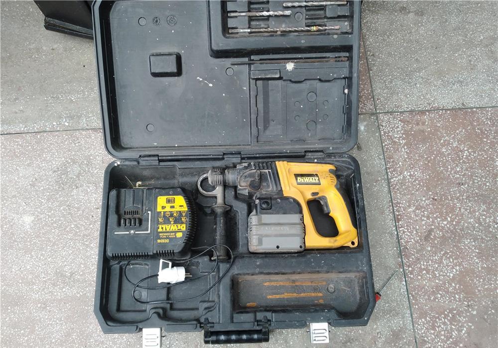 Ciocan rotopercutor pe baterii Dewalt