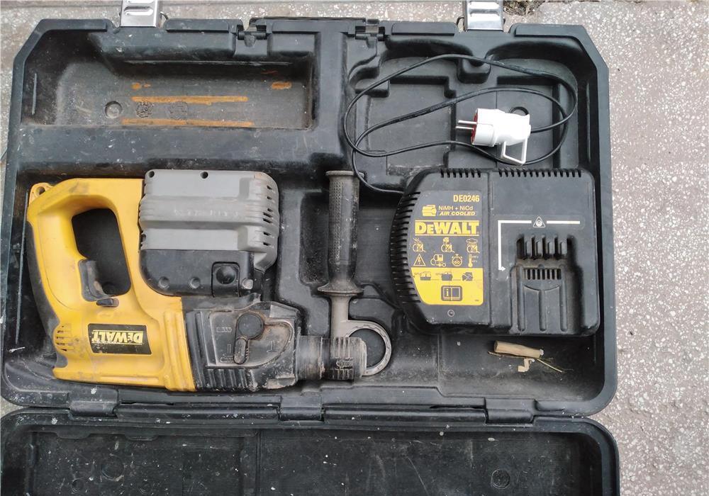 Ciocan rotopercutor pe baterii Dewalt