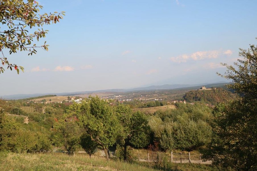 Cisnadioara - teren intravilan cu priveliste superba spre M-tii Fagaras/Cindrel/ Cetatea Michelsberg