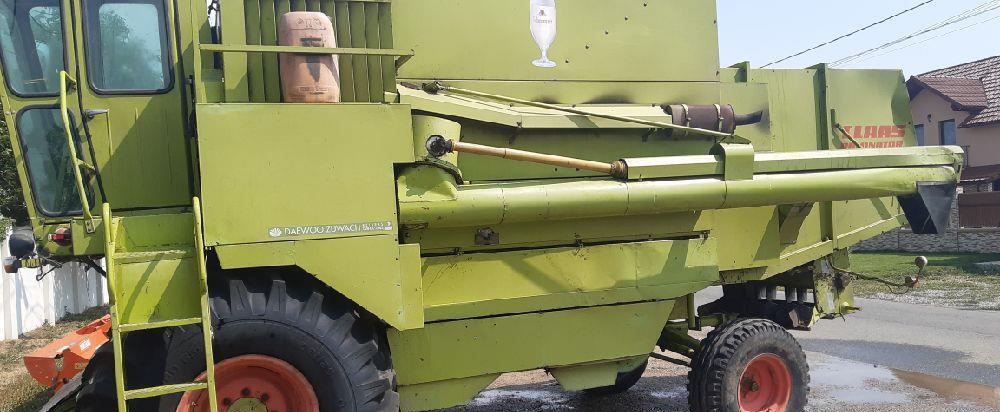 Claas combina agricola