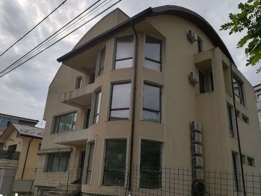 Cladire birouri langa Ateneul Tatarasi, 1000 mp utili, 600 mp teren