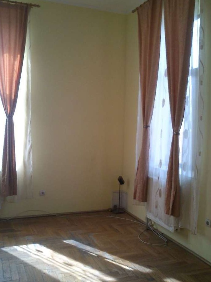 Cladire cu etaj pretabila afacere