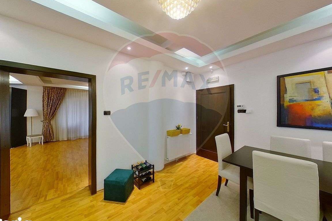 Cladire mixta de vanzare apartamente si spatiu comercial