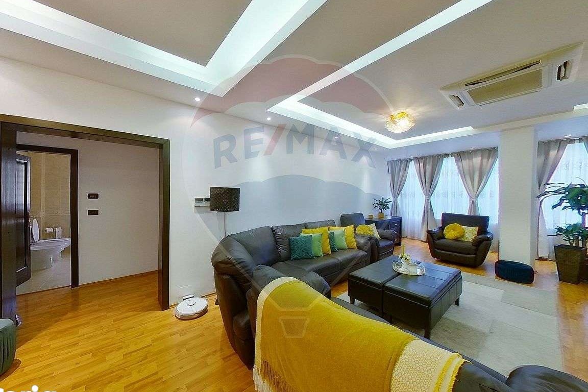 Cladire mixta de vanzare apartamente si spatiu comercial