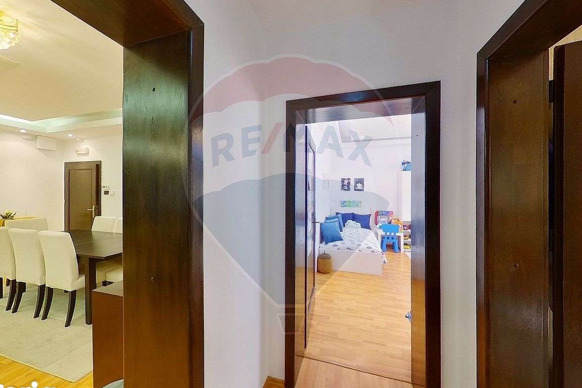 Cladire mixta de vanzare apartamente si spatiu comercial