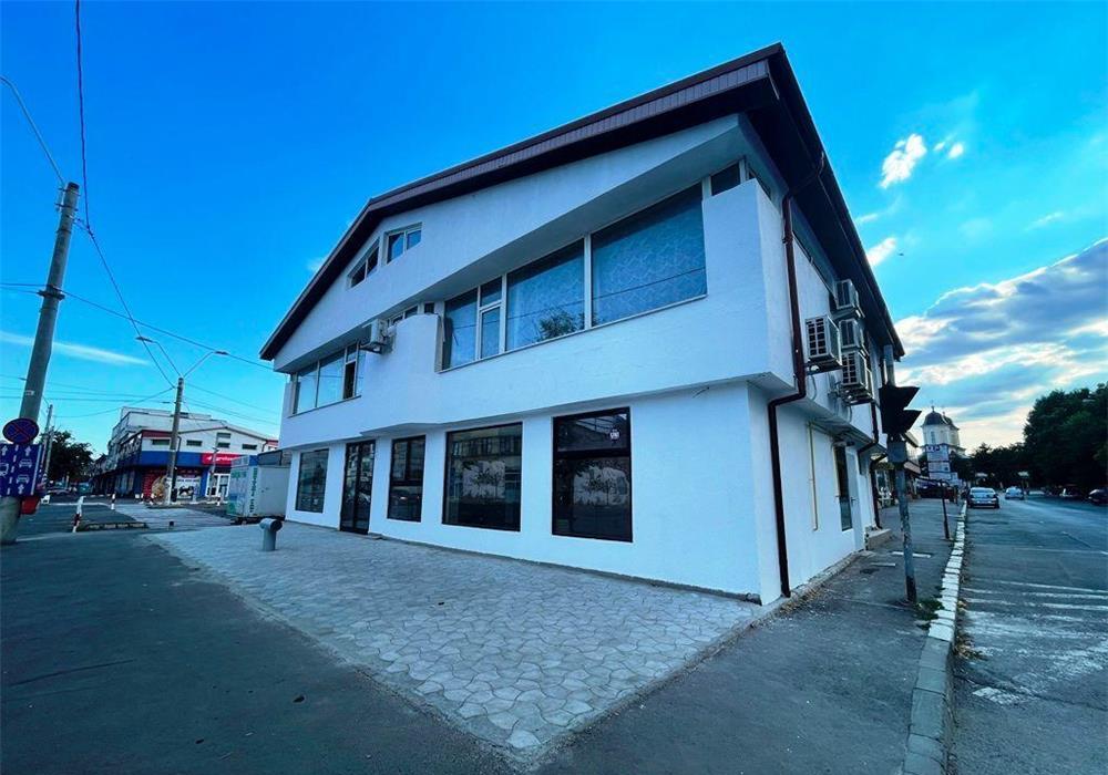 Cladire P+1 cu spatii comerciale in Piata Centrala