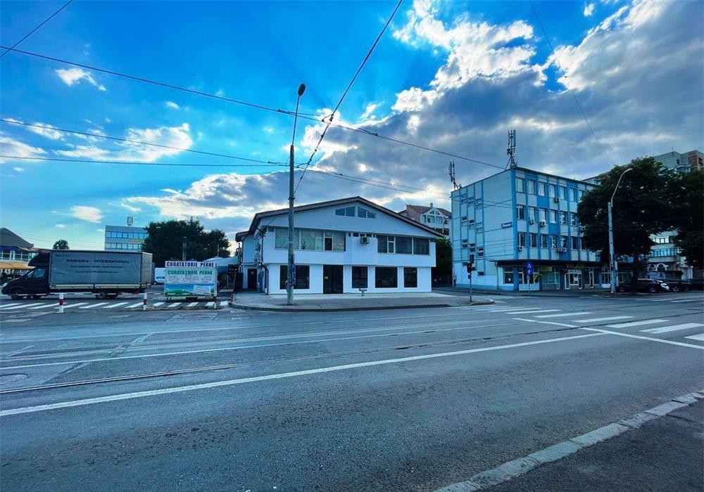 Cladire P+1 cu spatii comerciale in Piata Centrala