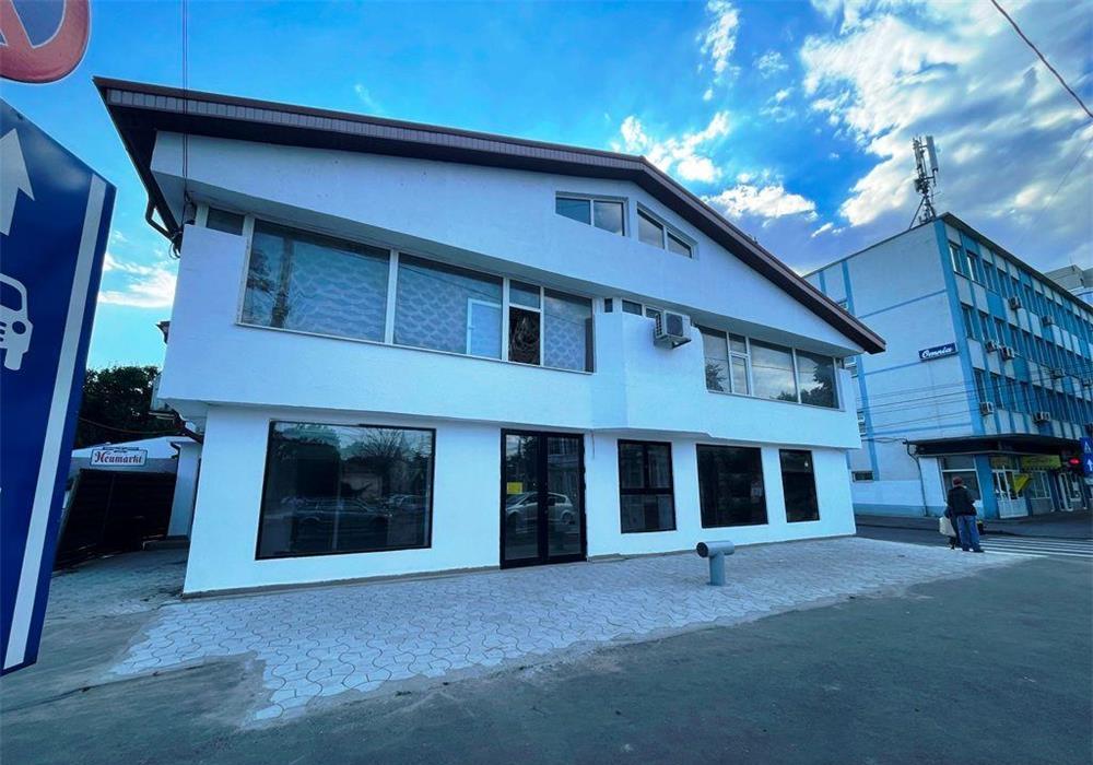 Cladire P+1 cu spatii comerciale in Piata Centrala