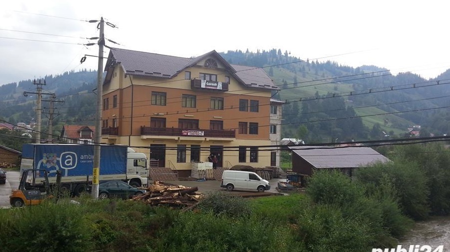 Clădire spații pentru diverse afaceri, zona turism