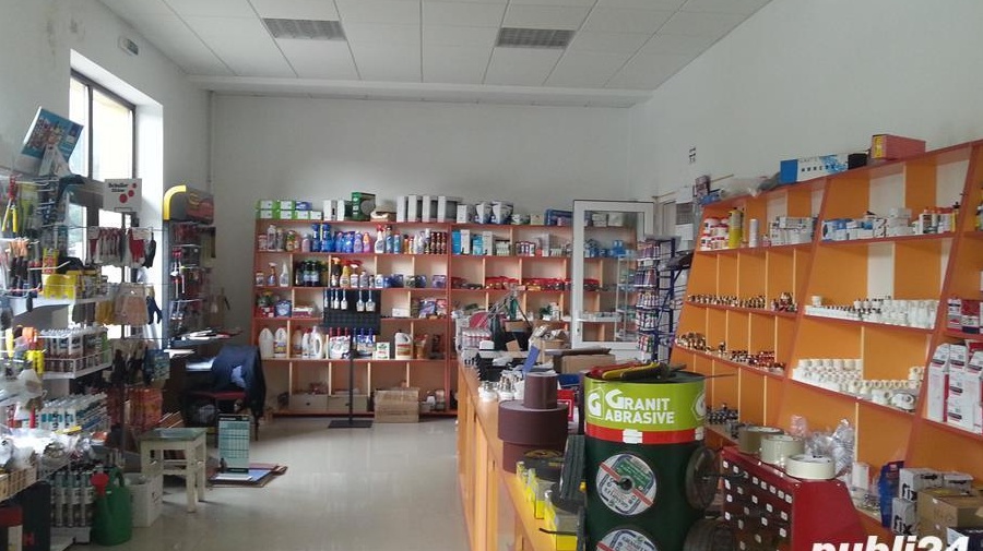 Clădire spații pentru diverse afaceri, zona turism