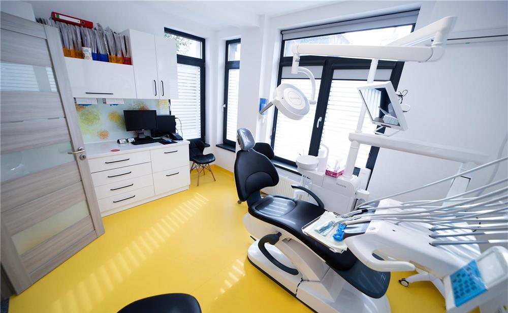 Clinica dentara din Ploiesti, angajeaza medic stomatolog