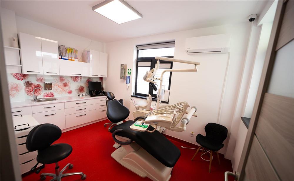 Clinica dentara din Ploiesti, angajeaza medic stomatolog