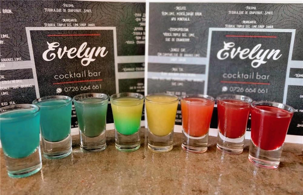 CocktailBar Evelyn Potrivit pt. orice eveniment care includ bauturi si prepararea acestora.