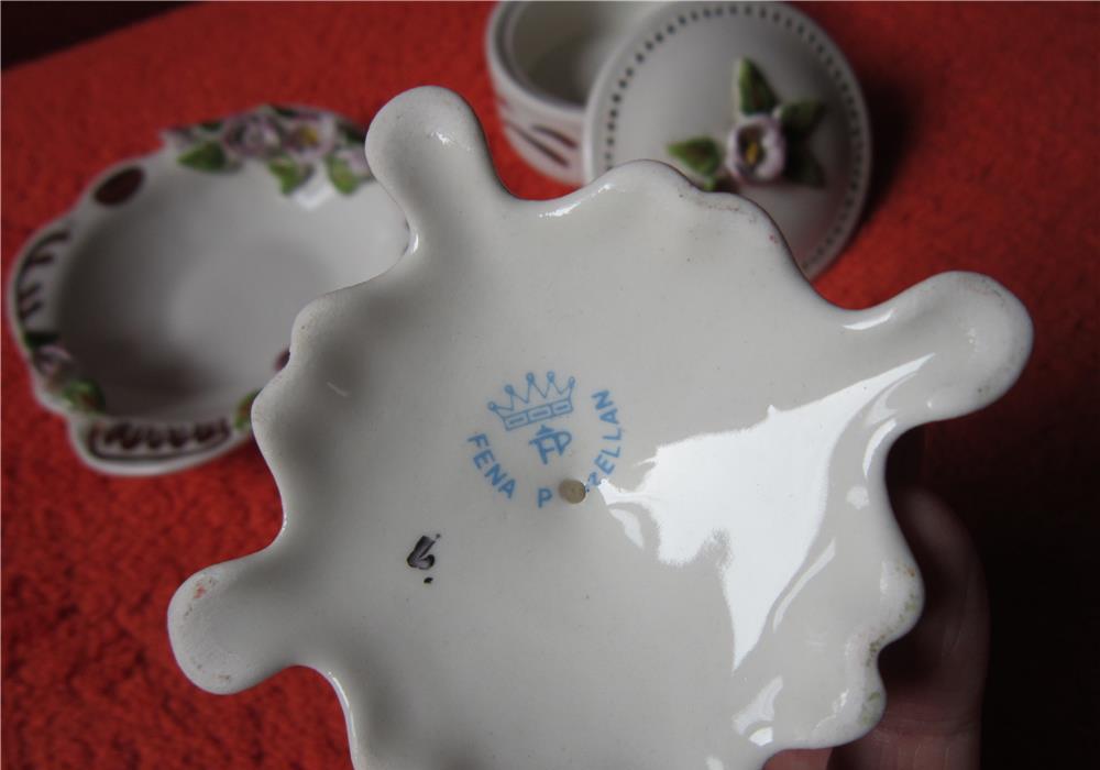 colectie Fena-3 piese portelan fin -flori 3D si detalii aur-cadou inedit