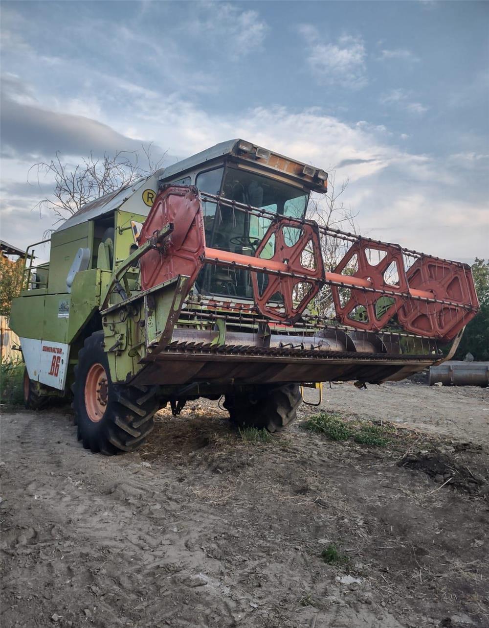 Combina Claas Dominator 86