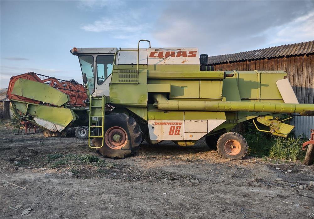 Combina Claas Dominator 86