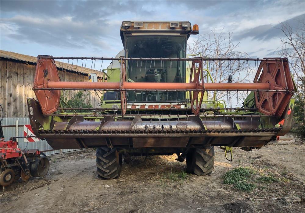 Combina Claas Dominator 86