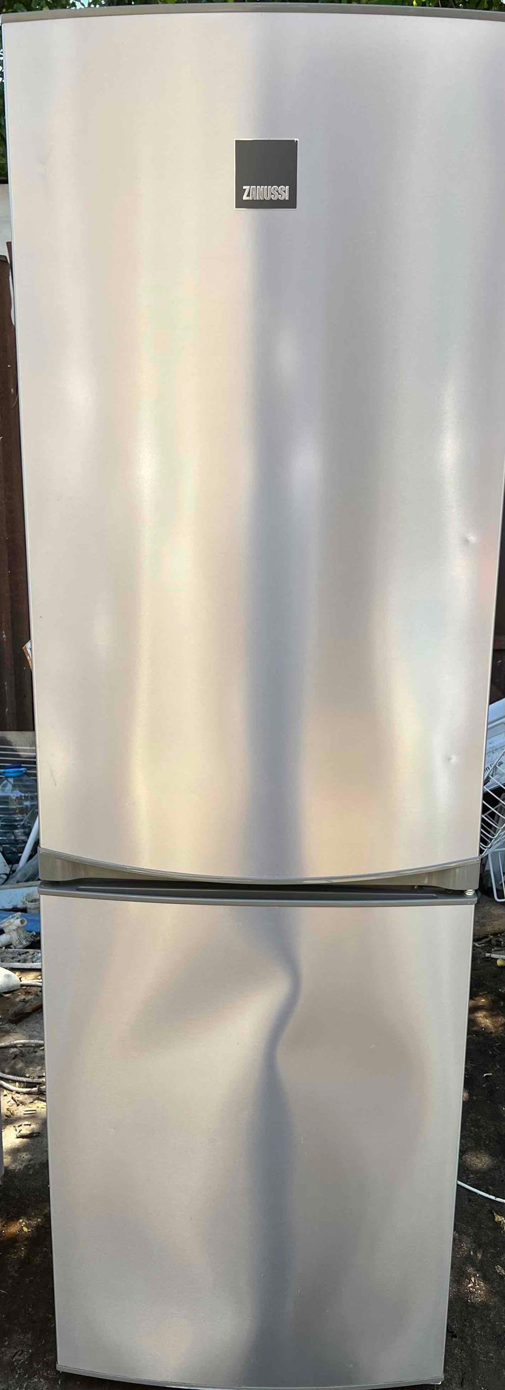Combina frigorifica Zanussi ZRB36101XA, 337 l, Clasa A+, H 185 cm, Inox antiamprenta