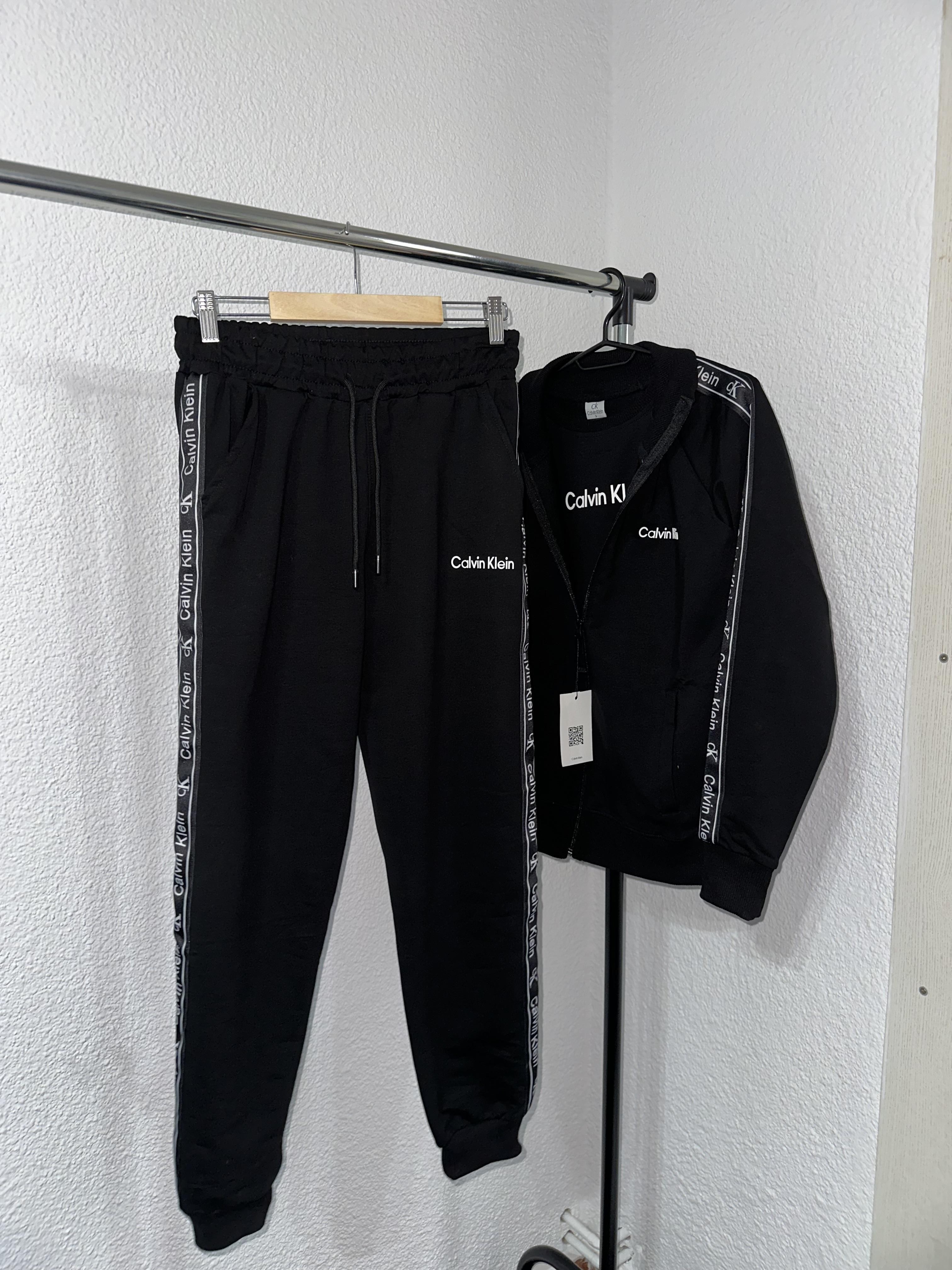 Compleu 3 piese Calvin Klein nou cu eticheta