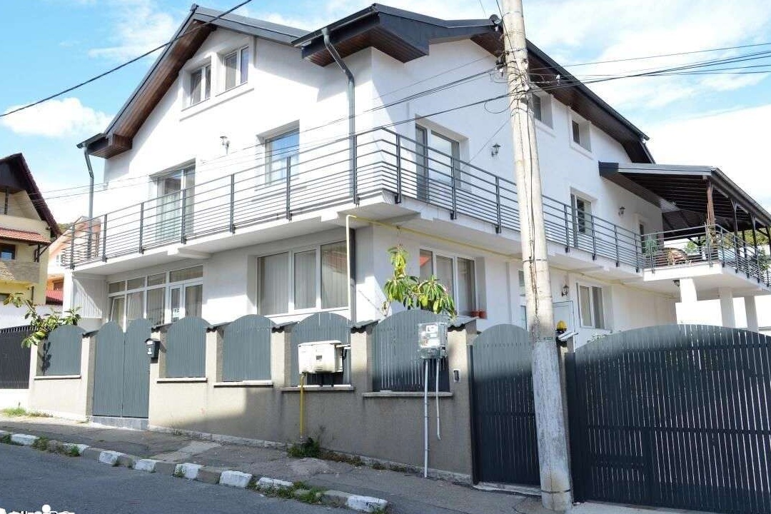 Complex Nord - Vila 499 mp cu Parter Birouri, Terase, Curte, Parcari!
