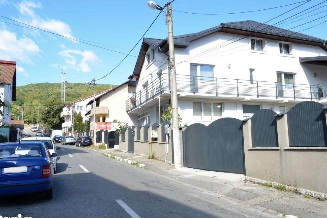 Complex Nord - Vila 499 mp cu Parter Birouri, Terase, Curte, Parcari!