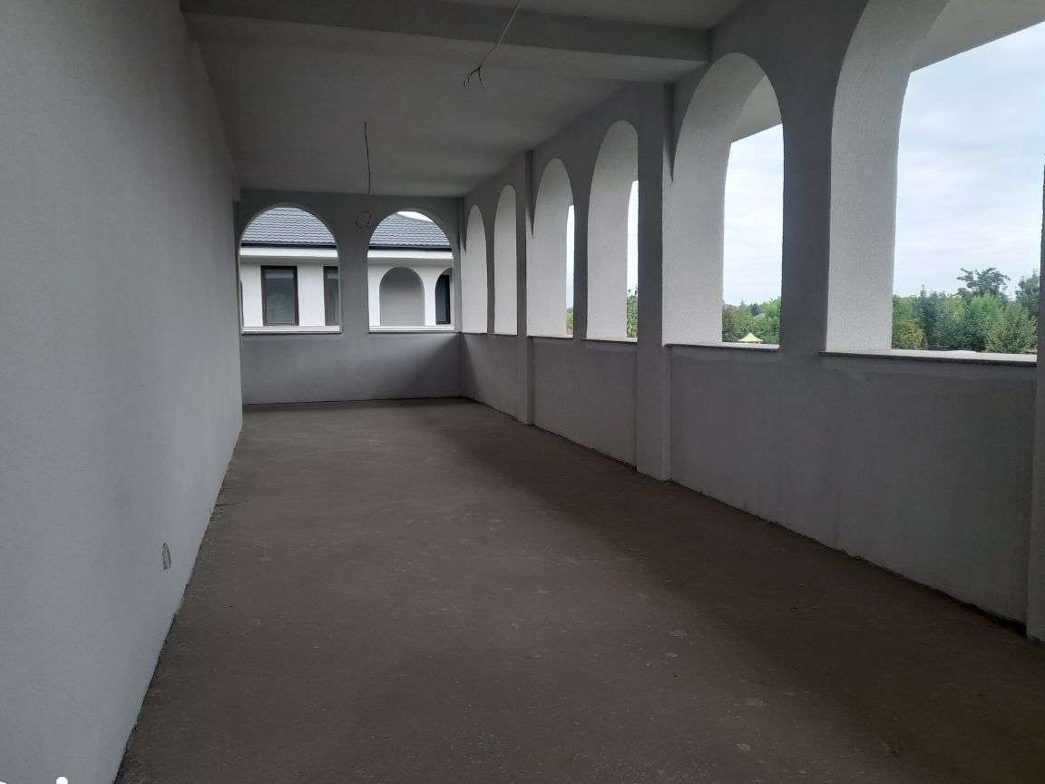 Complex securizat de 11 case situat langa parc. Zona linistita