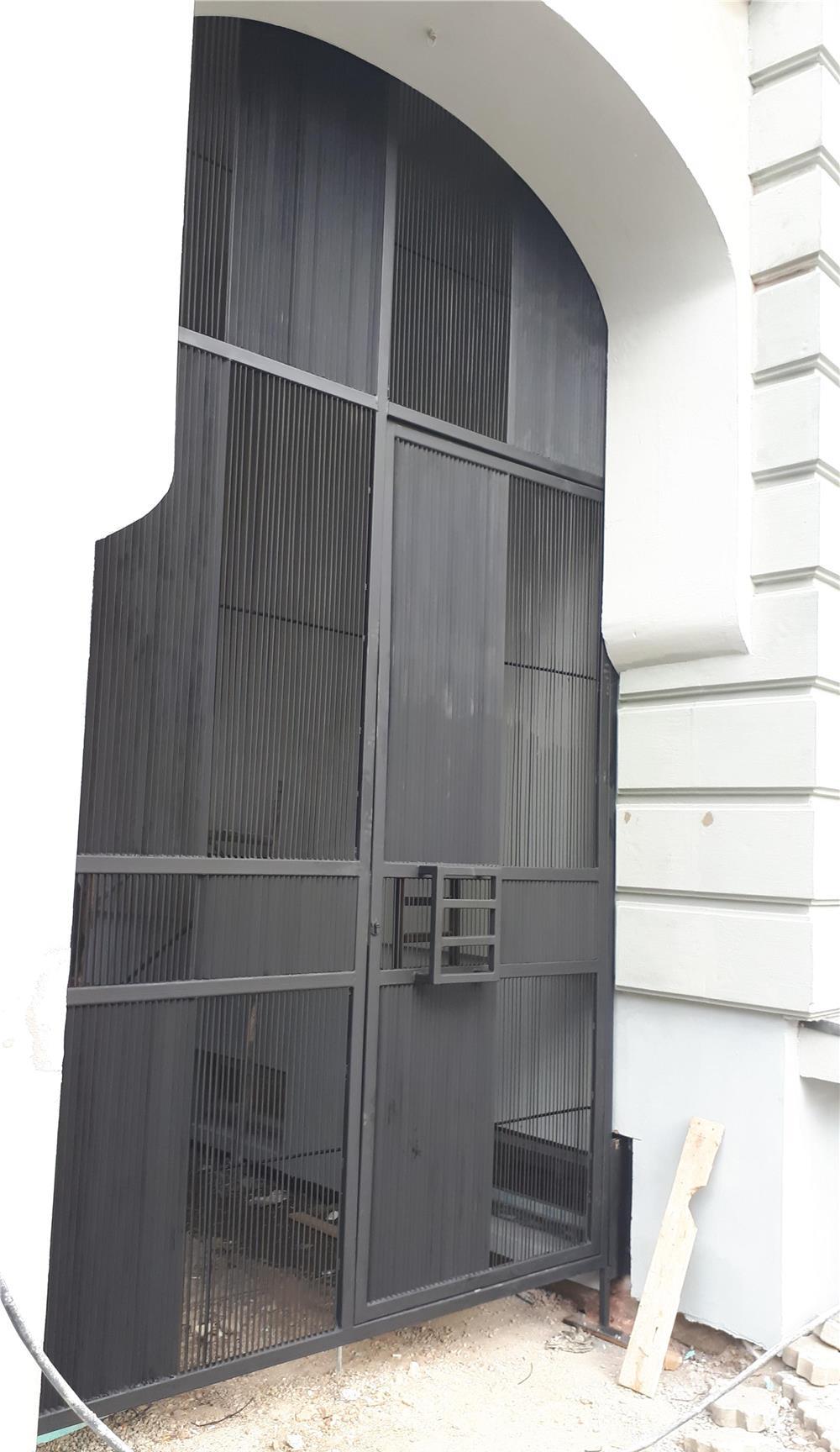 Confectii metalice, scari metal lemn, porti si garduri, mobilier metal lemn.