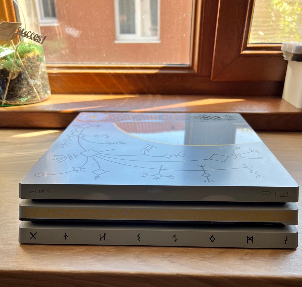 Consolă SONY PlayStation 4 PRO 1 TB God of War Limited Edition