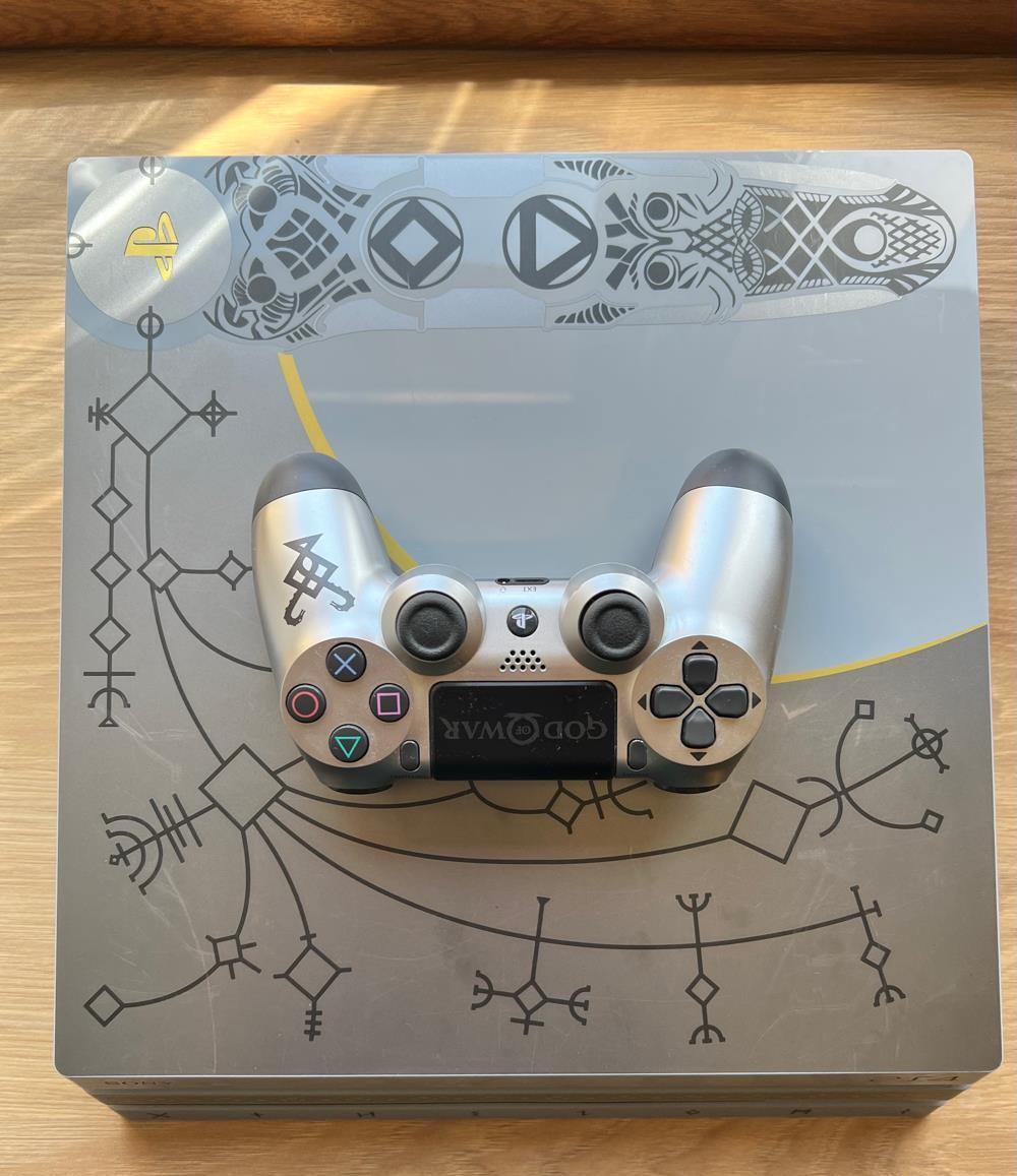 Consolă SONY PlayStation 4 PRO 1 TB God of War Limited Edition