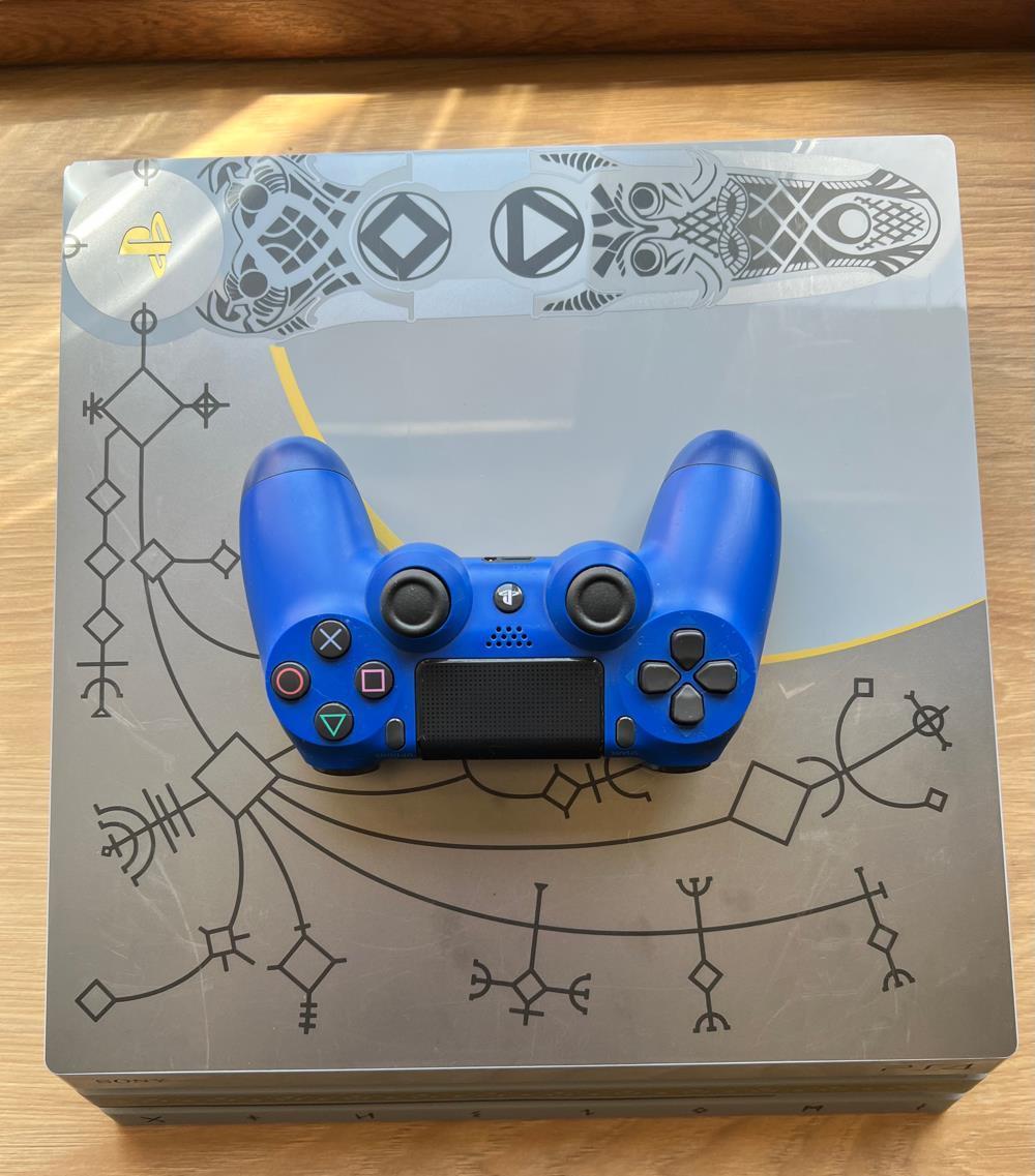 Consolă SONY PlayStation 4 PRO 1 TB God of War Limited Edition