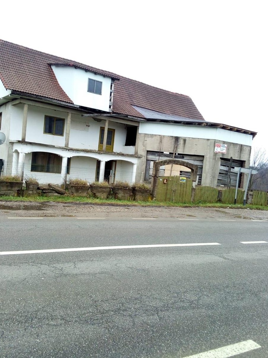 Constructie C1 - Pensiune (P+1Et) +Teren 5200mp + Bazin beton+Anexa cu  beci