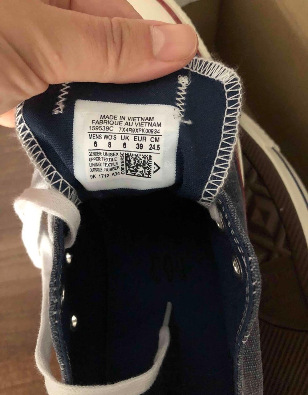 Converse noi