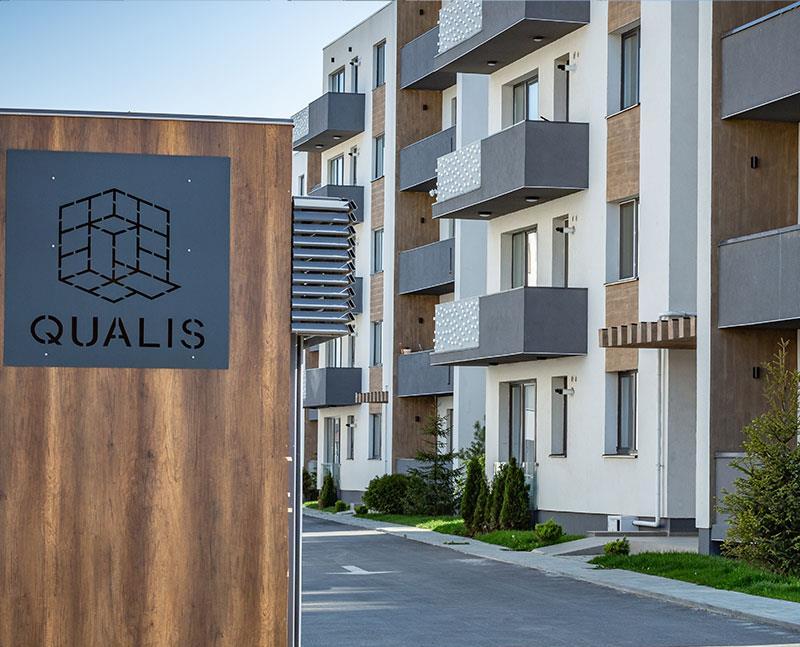 Coresi Apartament nou 2 camere + 1 logie si loc parcare