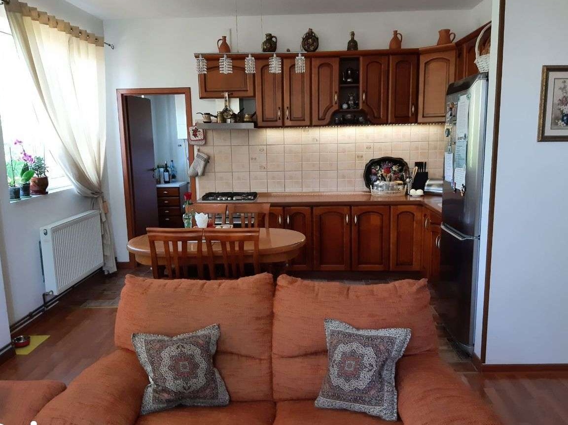Corp de casa,93 mp .utili,291 mp.teren-Bucium
