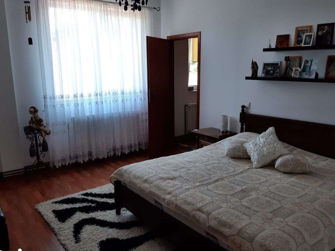 Corp de casa,93 mp .utili,291 mp.teren-Bucium