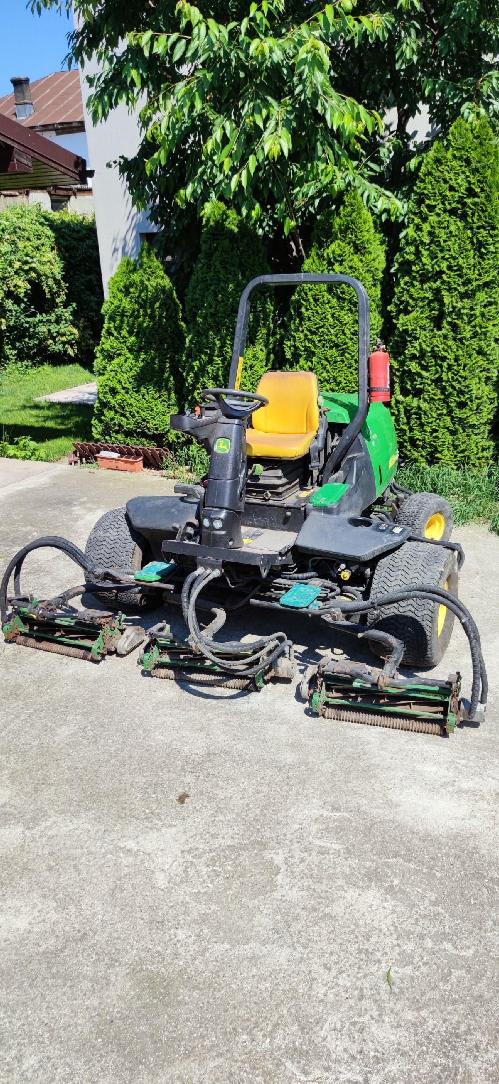 Cositoare profesionala  John Deere 3235C