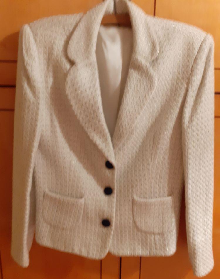 costum dama masura 46,material mai gros,